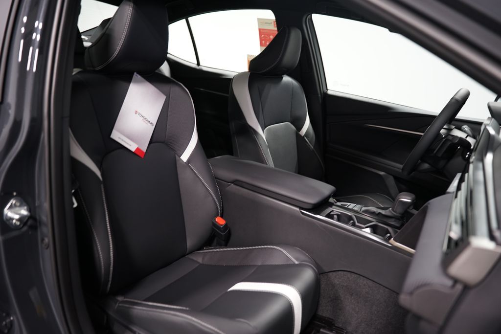 2025 Toyota Camry SE 29
