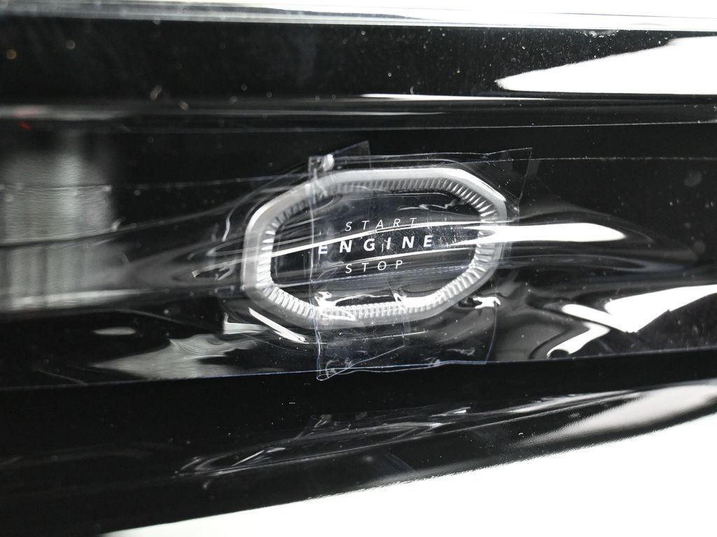 New 2026 Diamond Black Crystal Pearlcoat Jeep Limited image 24