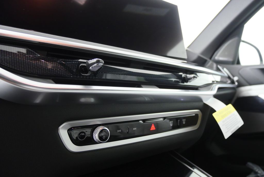 Thumbnail: 2026 BMW X5 - 21