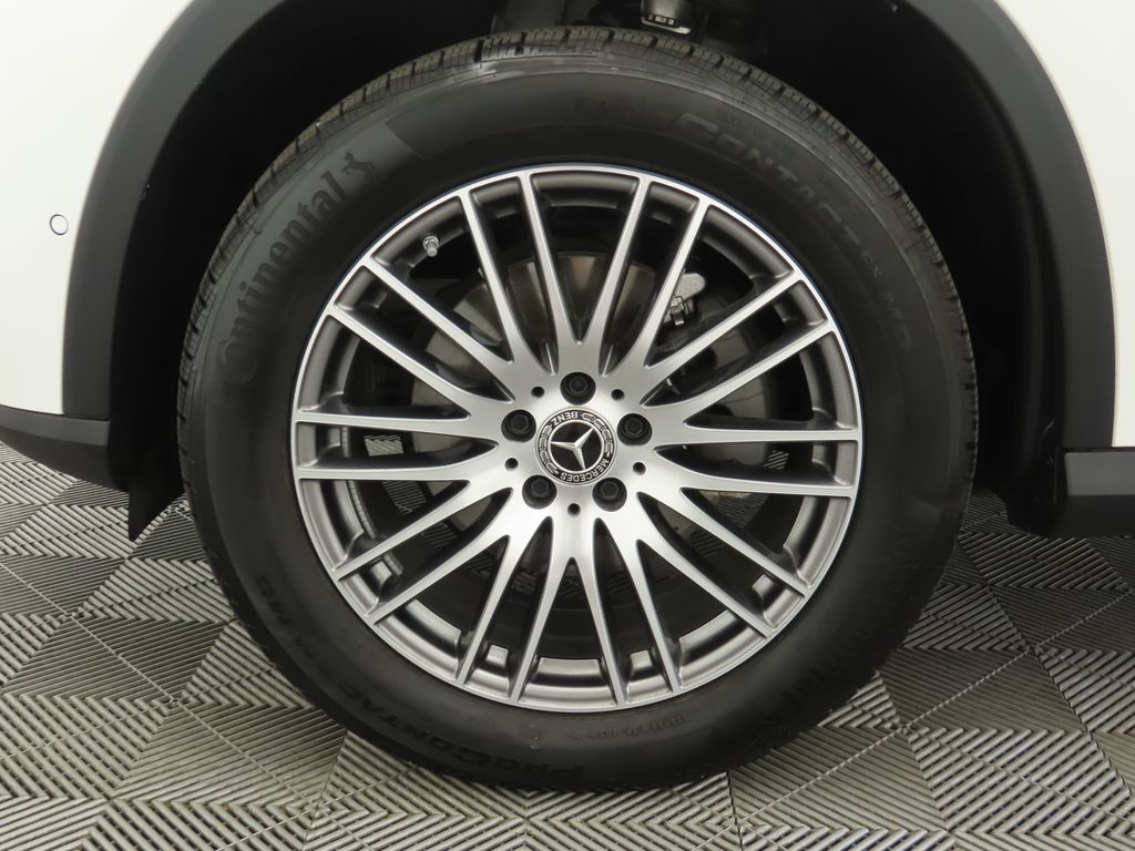 Thumbnail: 2025 Mercedes-Benz GLC - 30