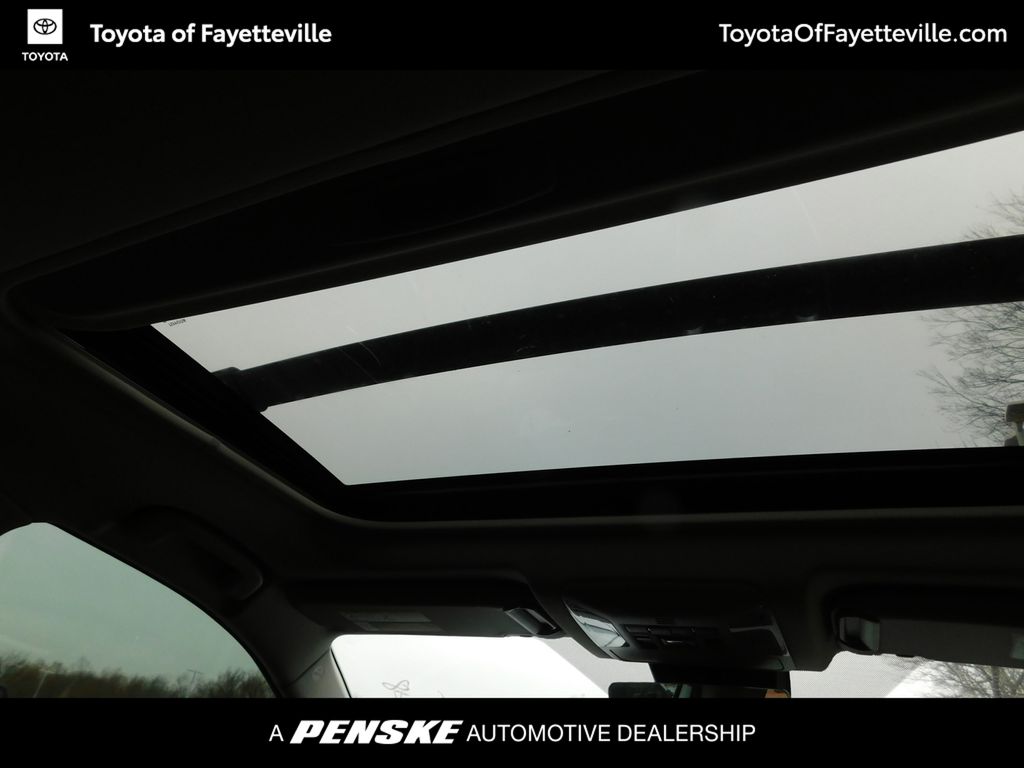 Thumbnail: 2022 Toyota RAV4 - 6