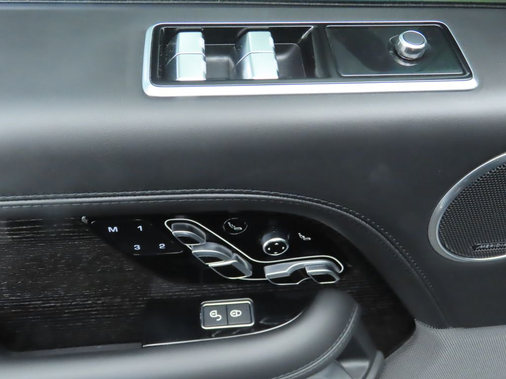 Thumbnail: 2021 Land Rover Range Rover - 24