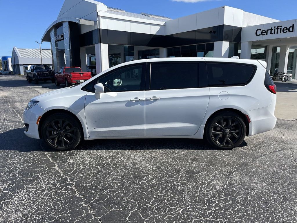 2018 Chrysler Pacifica Touring Plus 8