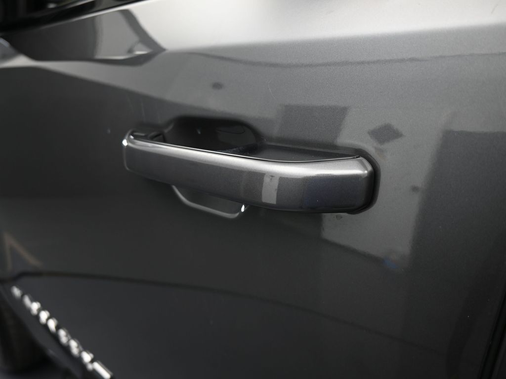 Used 2022 Baltic Gray Metallic Clearcoat Jeep Series II image 35