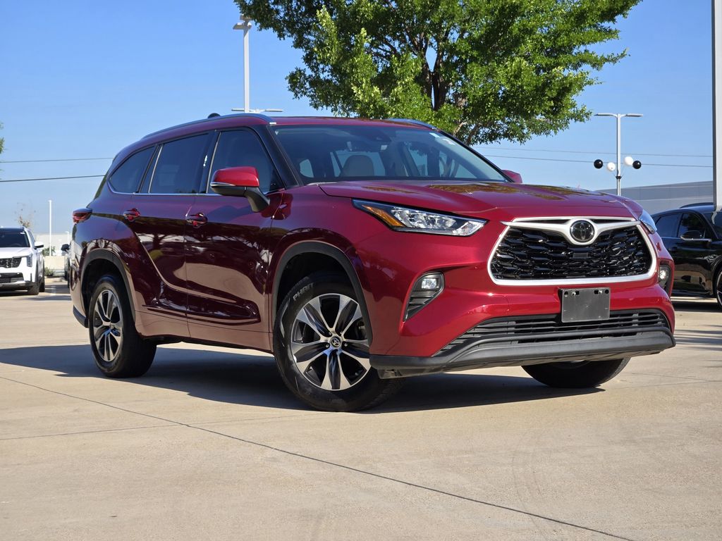 Pearl 2020 Toyota Highlander XLE FWD SUV / Crossover Front-Wheel Drive 8-Speed Automatic
