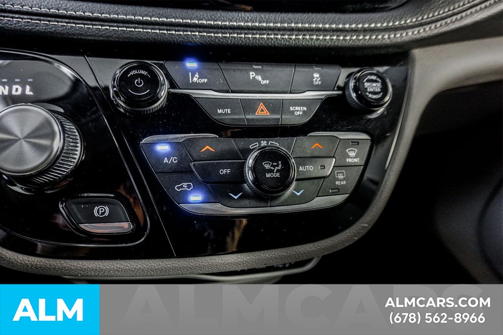 Used 2023 Black Chrysler Touring L image 41