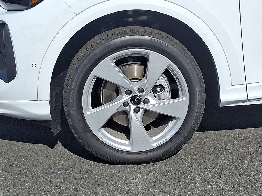 Thumbnail: 2025 Audi Q5 - 6