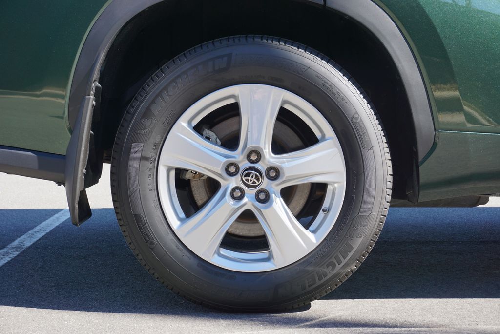 Thumbnail: 2024 Toyota Highlander - 17