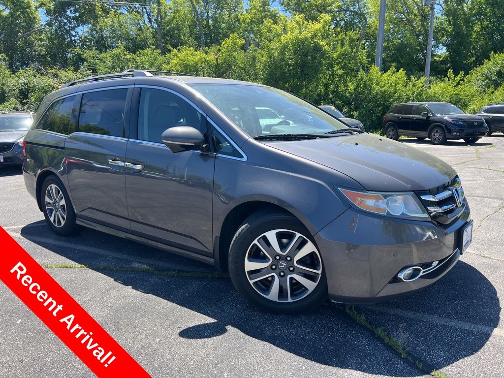 2016 Honda Odyssey Touring's photo