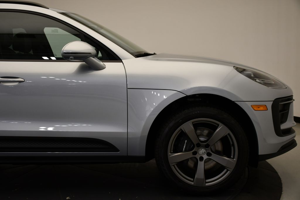 Thumbnail: 2026 Porsche Macan - 14