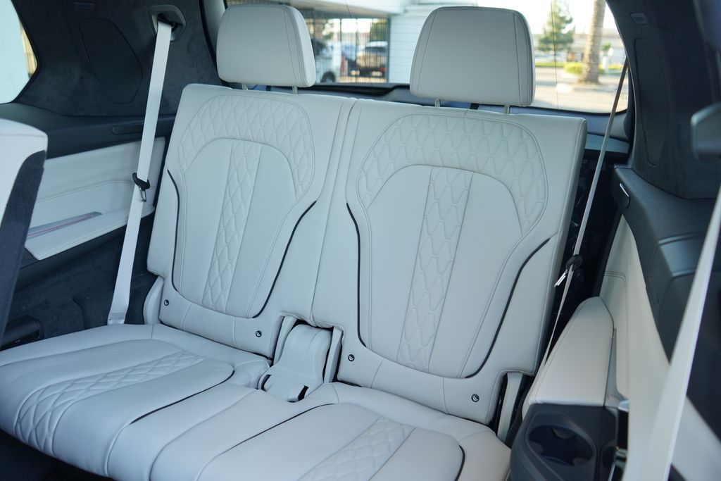 Thumbnail: 2026 BMW X7 - 20