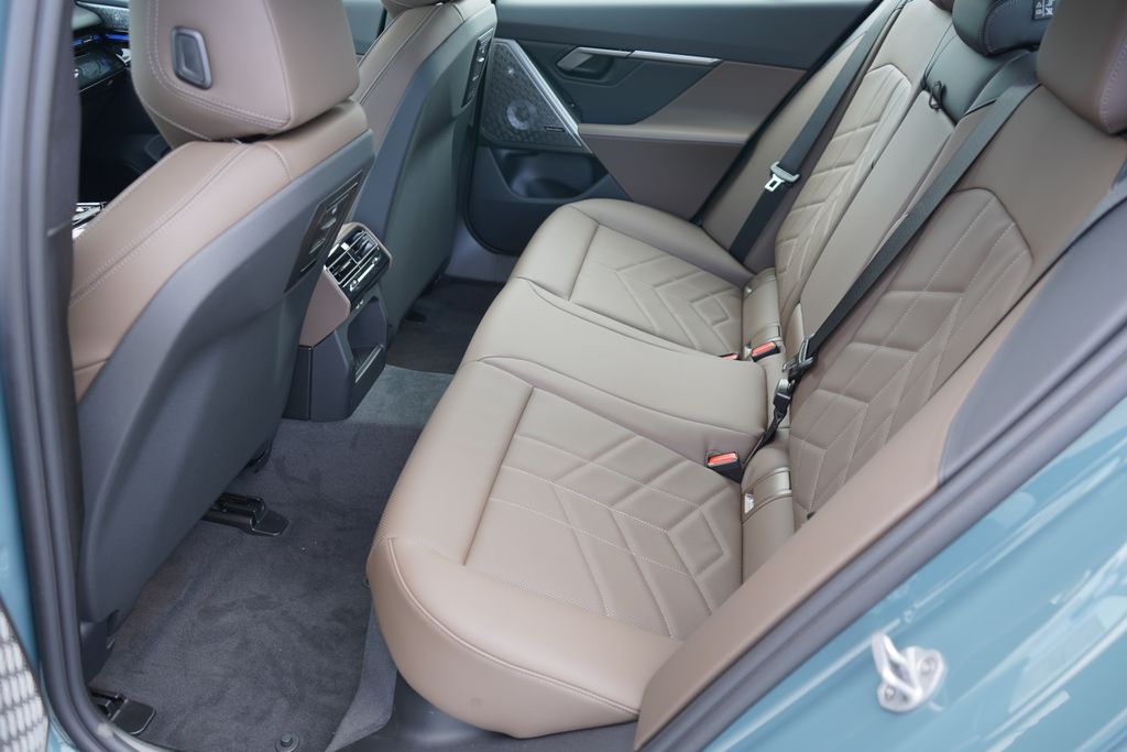 Thumbnail: 2025 BMW 5 Series - 20