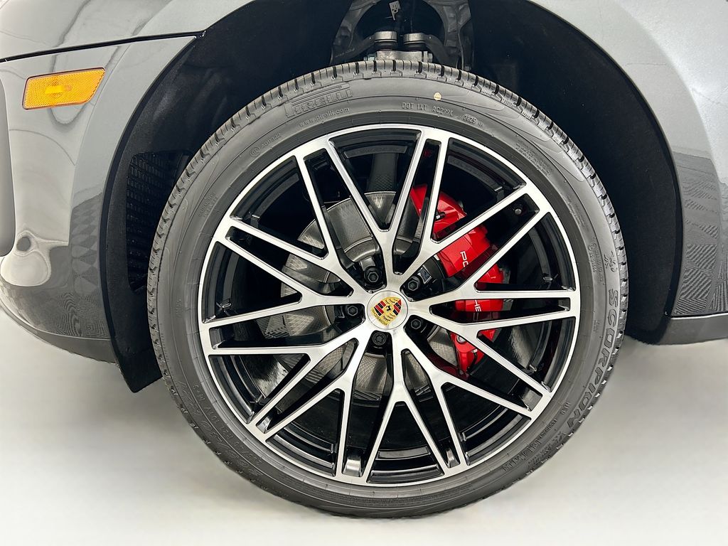 Thumbnail: 2026 Porsche Macan - 31