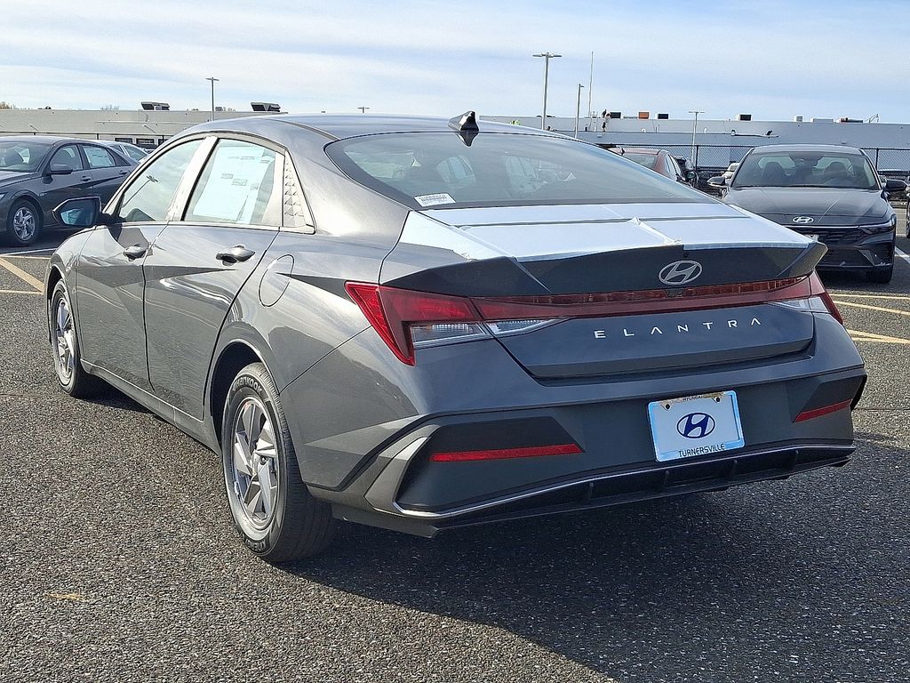 Thumbnail: 2025 Hyundai Elantra - 3