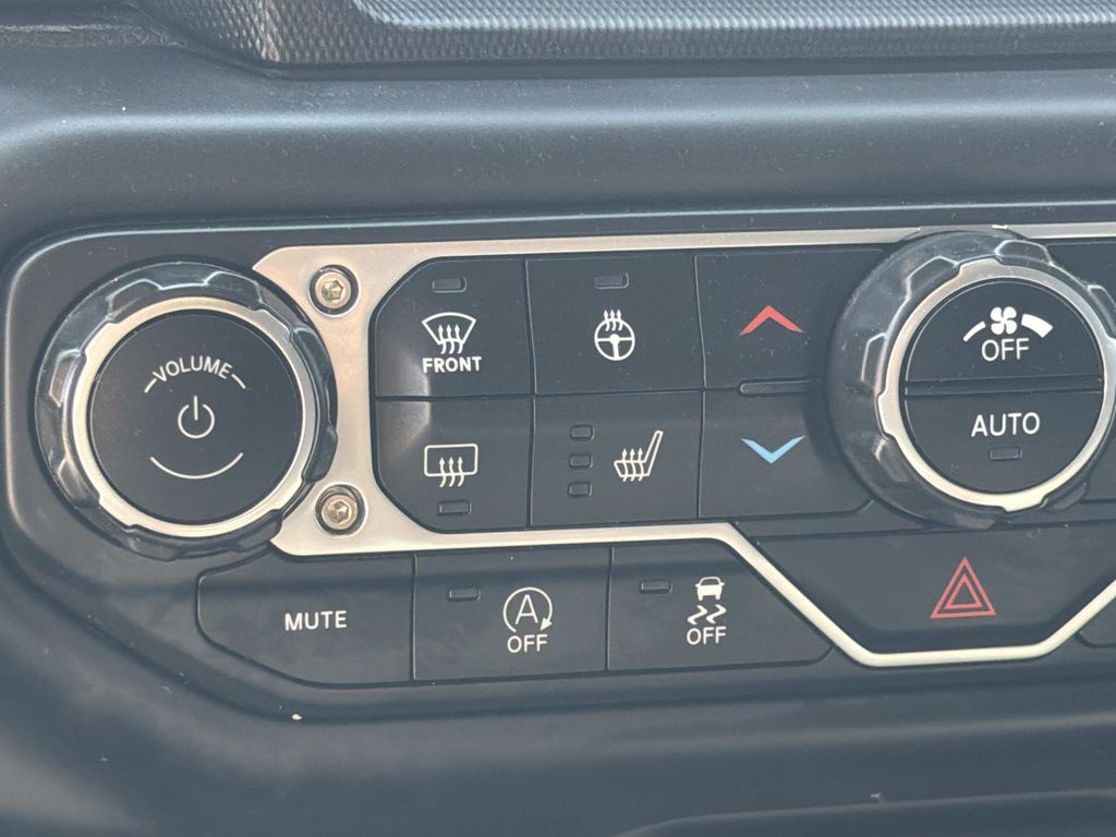 Used 2023 Jeep Gladiator Willys 4D Crew Cab