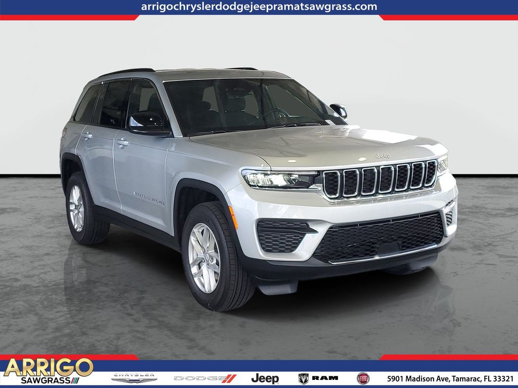 2026 Jeep Grand Cherokee Laredo