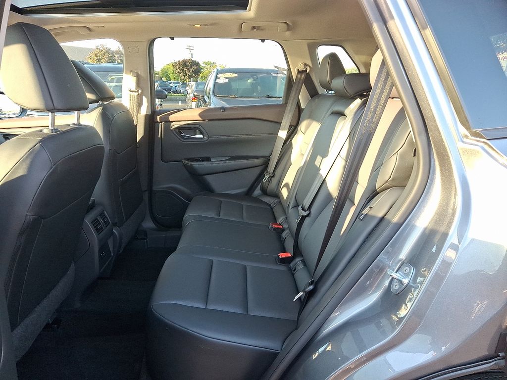 Thumbnail: 2023 Nissan Rogue - 10