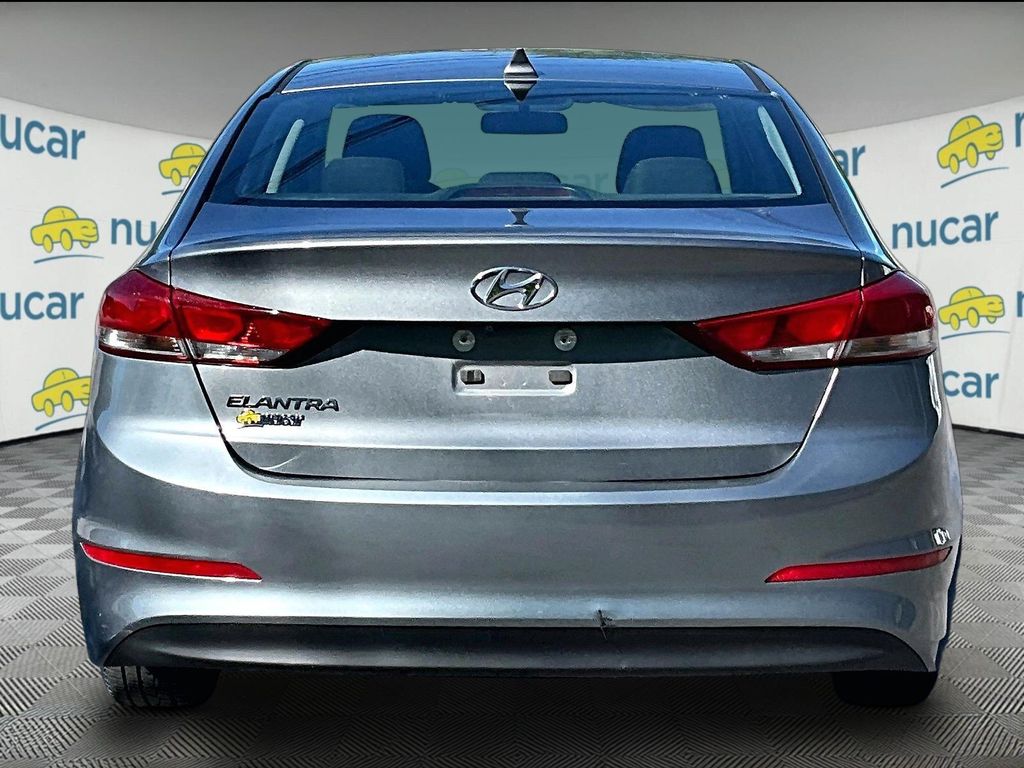 2018 Hyundai Elantra — photo 5