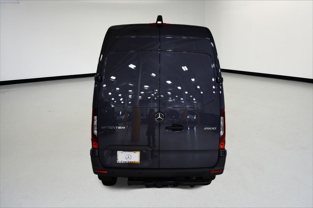 Thumbnail: 2025 Mercedes-Benz Sprinter - 7