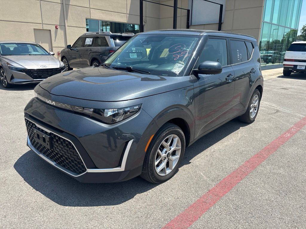 Gray 2024 Kia Soul SUV / Crossover Front-Wheel Drive Continuously Variable Transmission