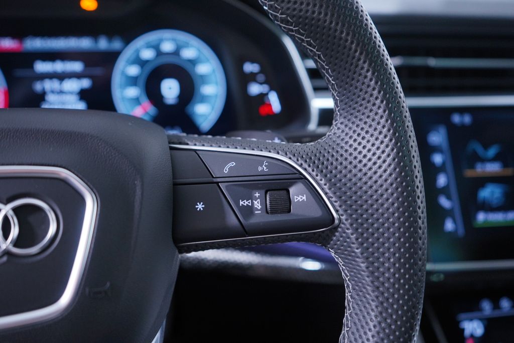 Thumbnail: 2023 Audi SQ7 - 22