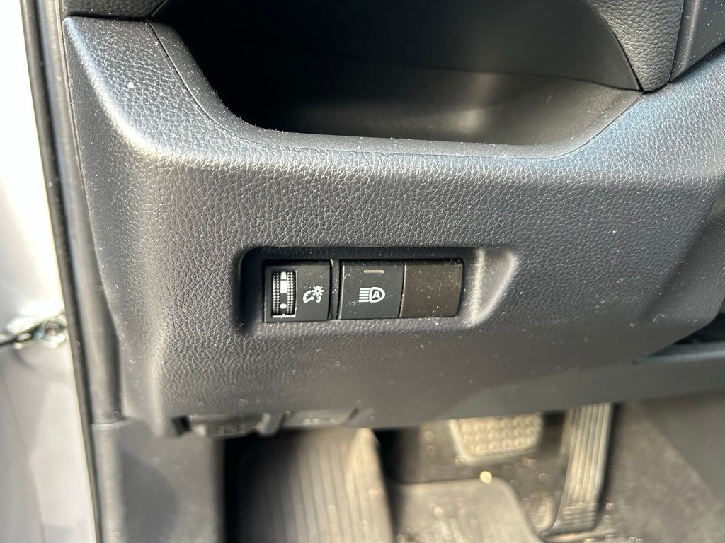 Thumbnail: 2021 Toyota RAV4 - 18