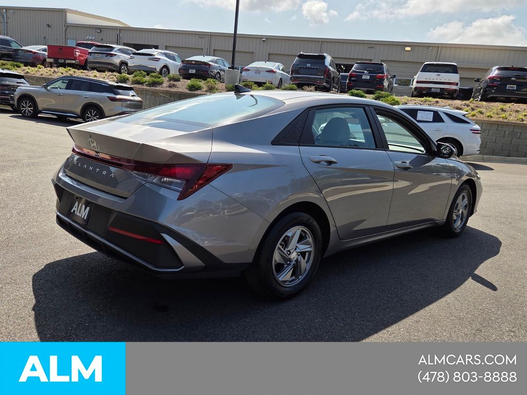 Used 2024 Silver Hyundai SE image 13