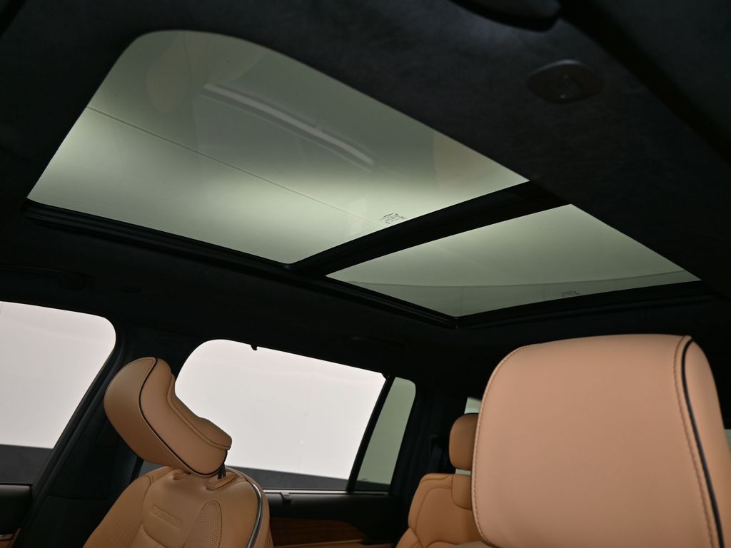 New 2025 Diamond Black Crystal Pearlcoat Jeep Summit image 11