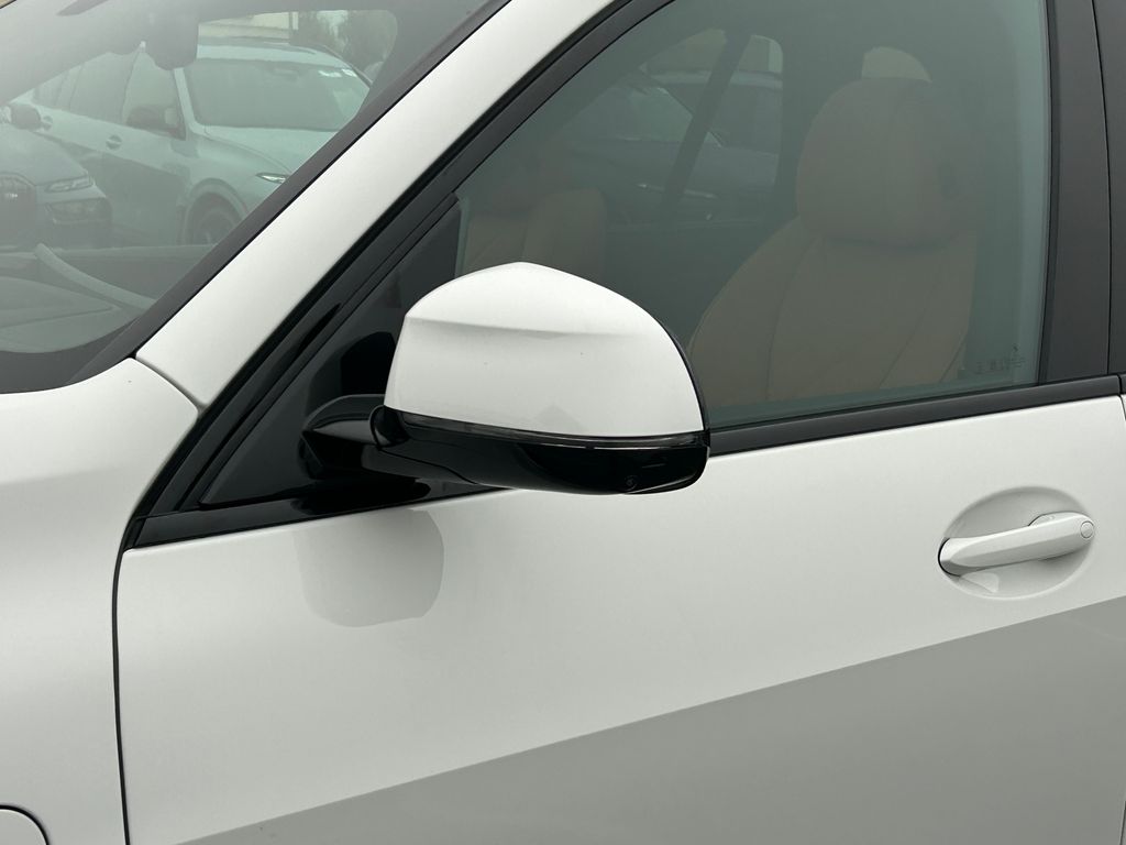 Thumbnail: 2026 BMW X5 - 10