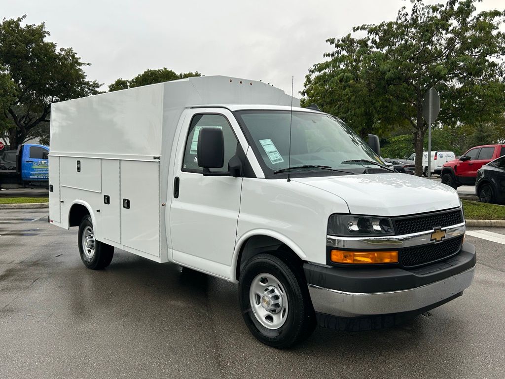 New 2025 Summit White Chevrolet Work Van image 7