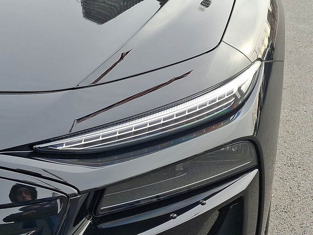 Thumbnail: 2025 Audi e-tron S - 9