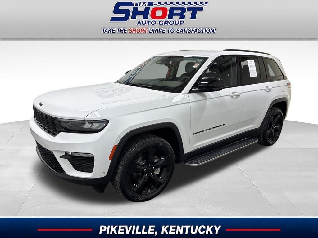 Bright White Clearcoat 2023 Jeep Grand Cherokee Limited 4WD SUV / Crossover Four-Wheel Drive 8-Speed Automatic