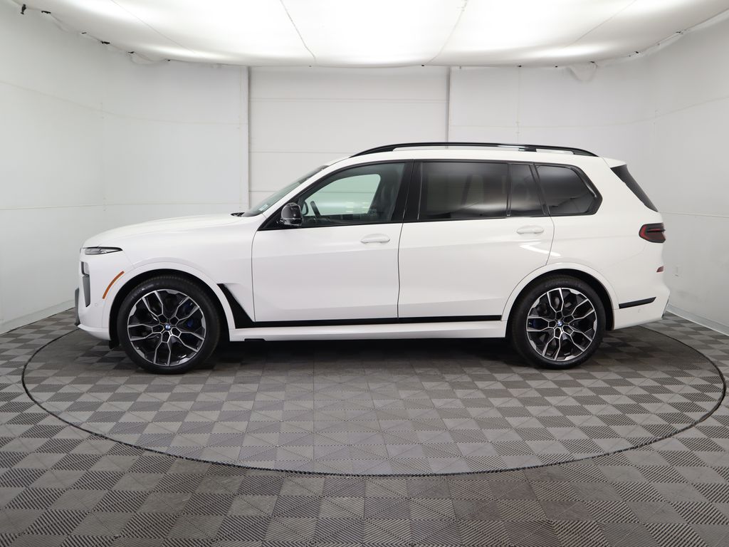 2025 BMW X7 M60i 8