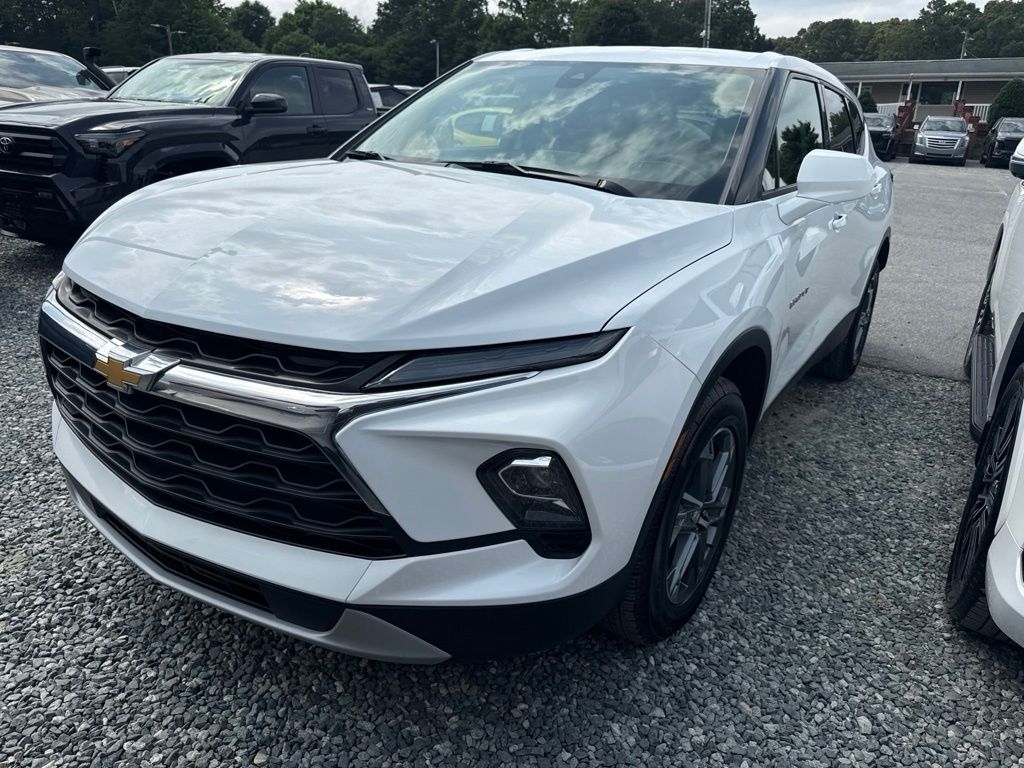 2025 Chevrolet Blazer 2.0T 2LT FWD's photo