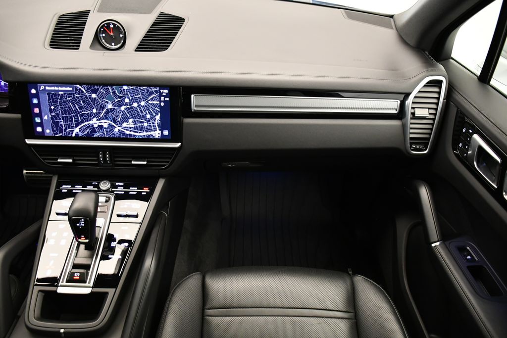 Thumbnail: 2023 Porsche Cayenne - 25