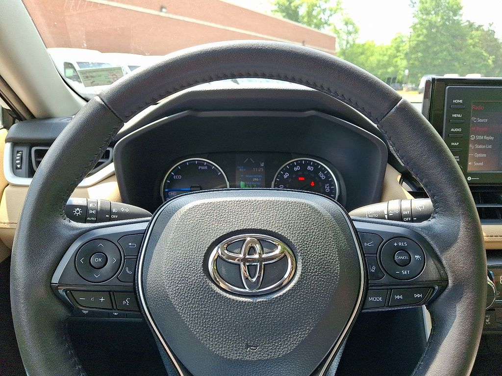 2021 Toyota RAV4 XLE 19