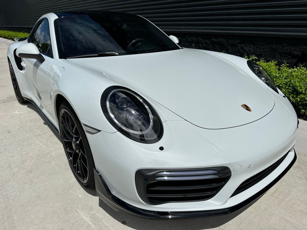 Thumbnail: 2017 Porsche 911 - 10