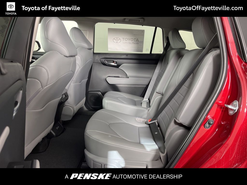 Thumbnail: 2026 Toyota Highlander - 25