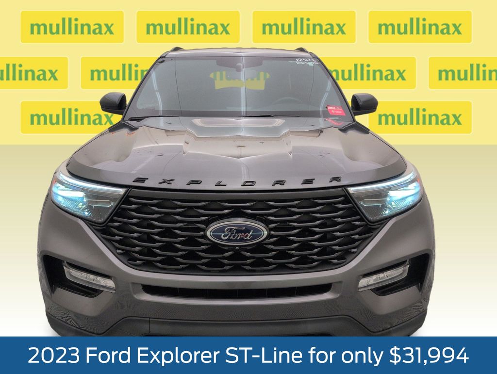 Certified Used 2023 Gray Ford ST-Line image 14