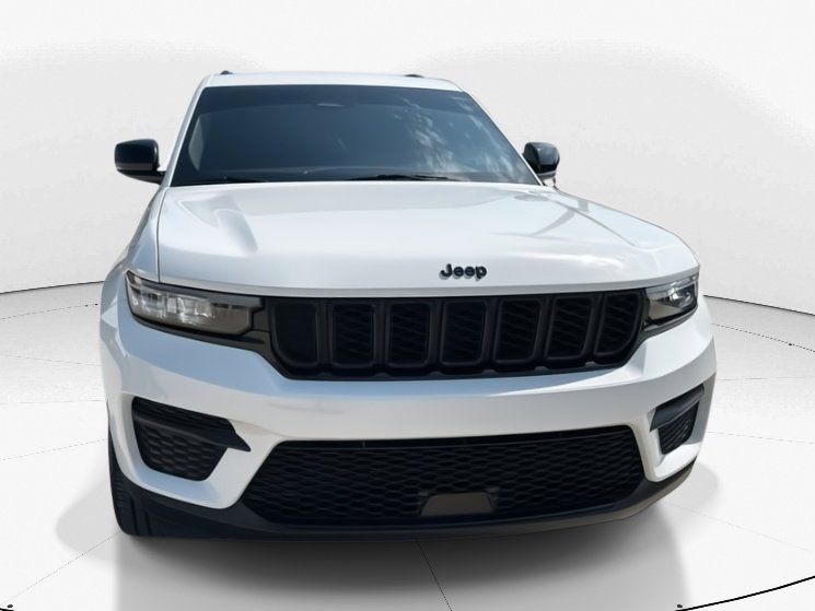 2023 Bright White Clearcoat Jeep Grand Cherokee Altitude RWD SUV