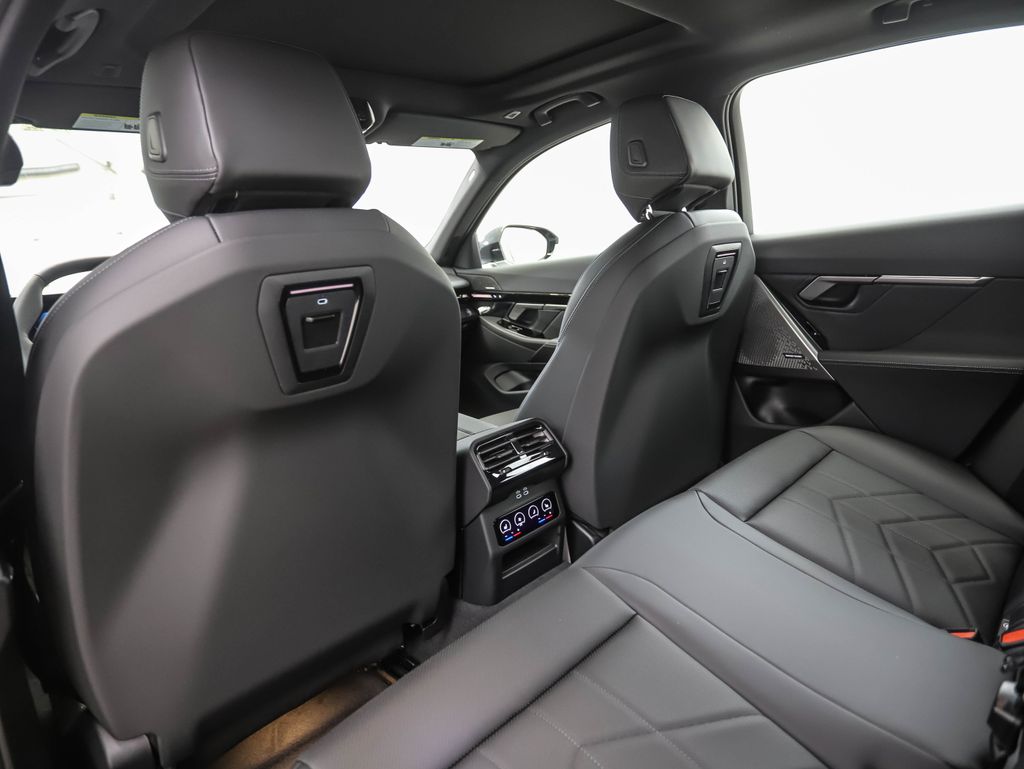 Thumbnail: 2026 BMW 5 Series - 21