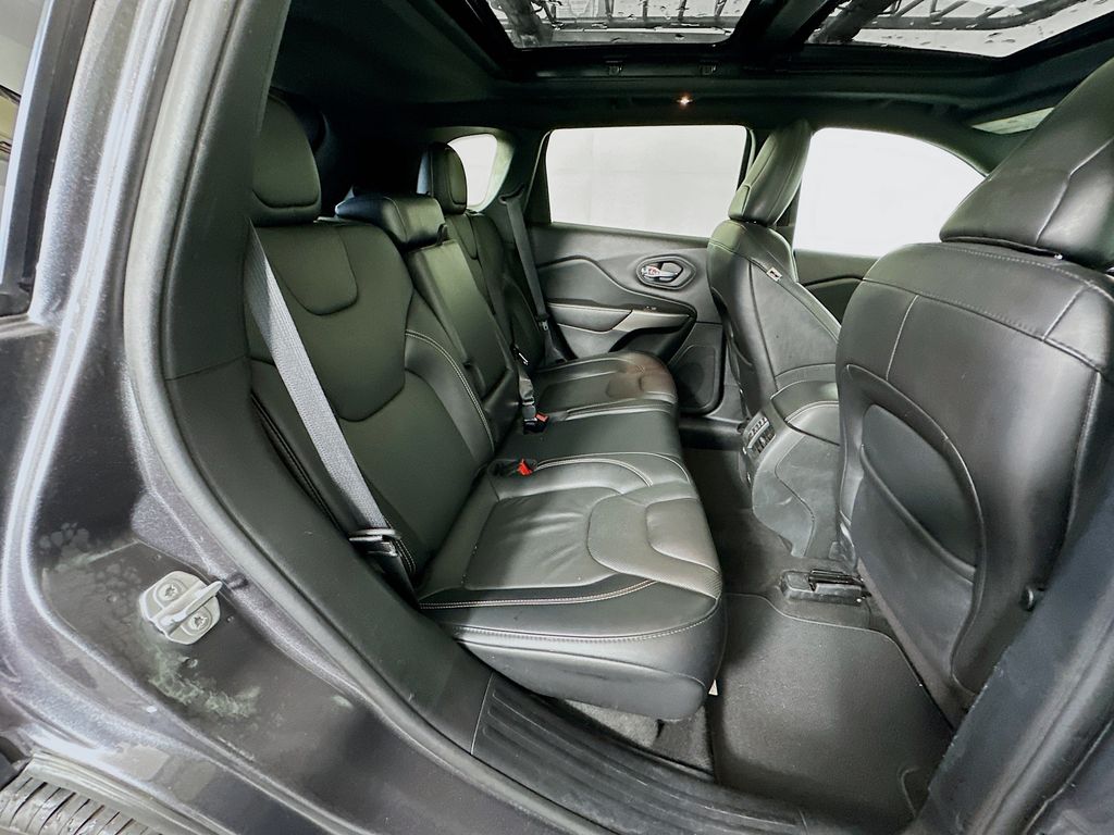 Thumbnail: 2021 Jeep Cherokee - 26