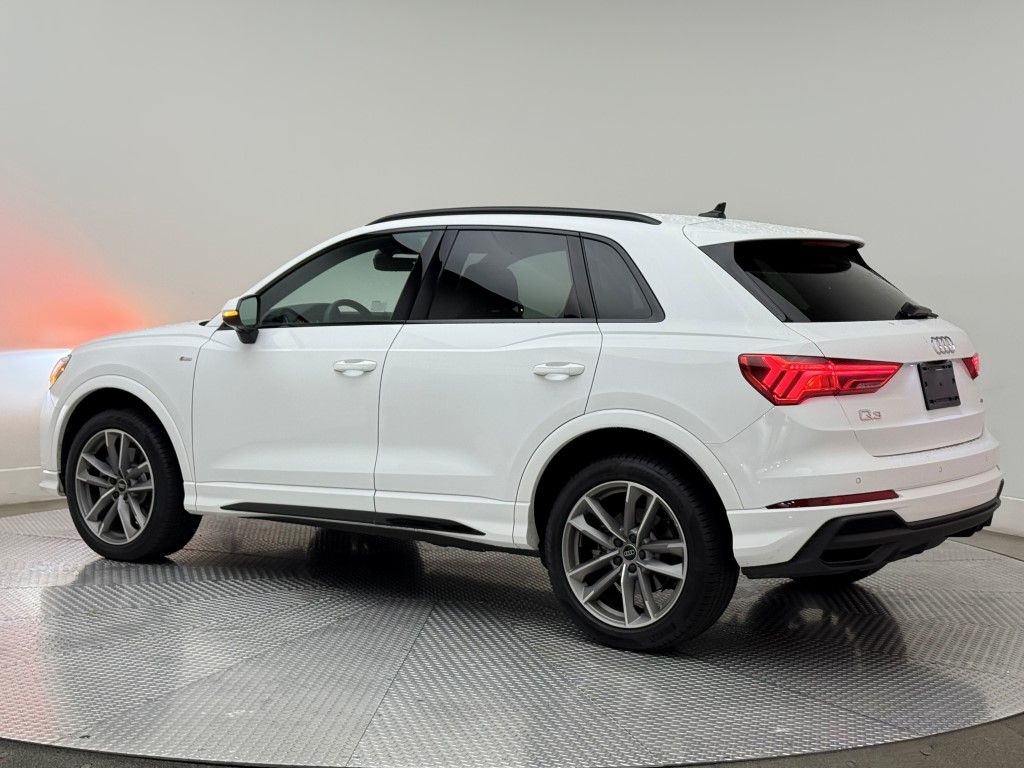 Thumbnail: 2025 Audi Q3 - 9