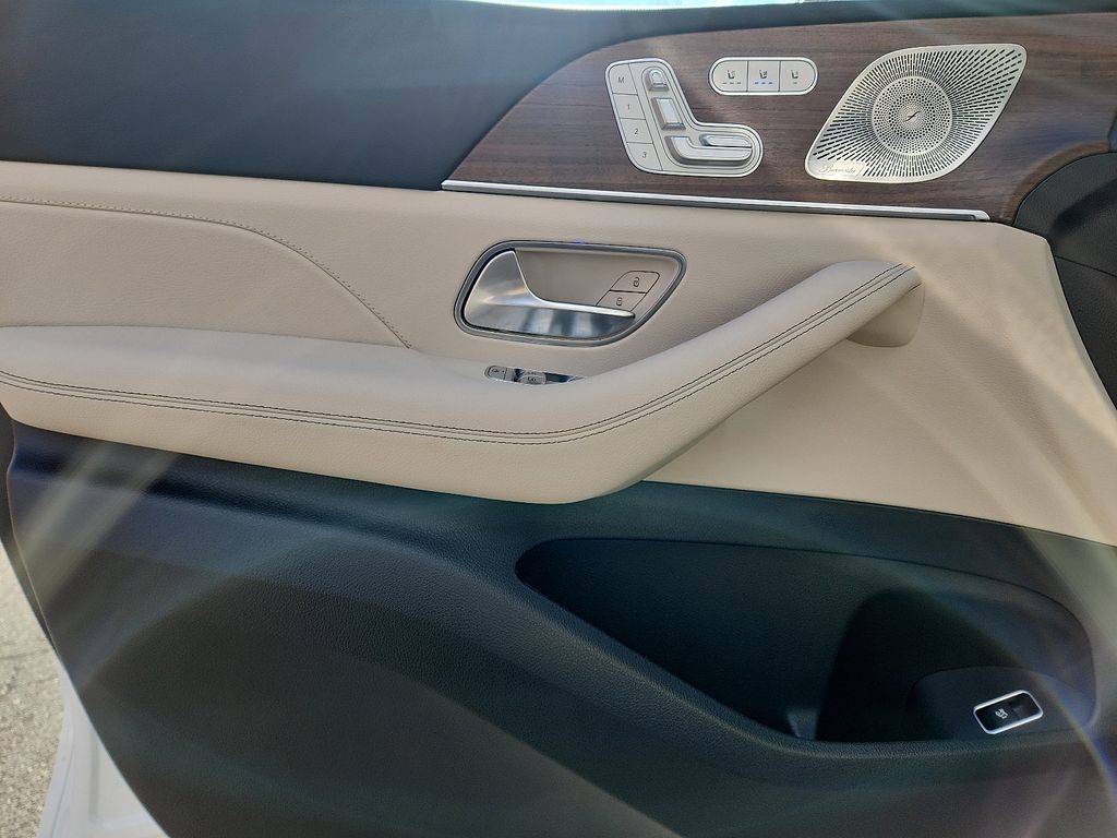 Thumbnail: 2026 Mercedes-Benz GLE - 8