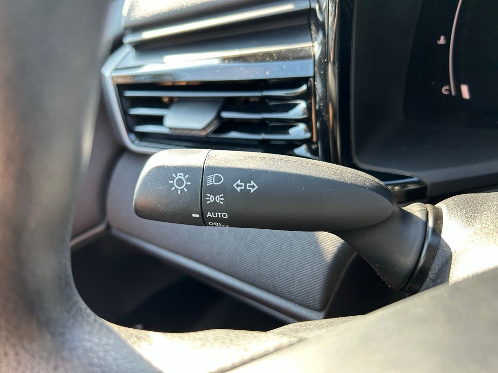 Thumbnail: 2025 Toyota Camry - 22