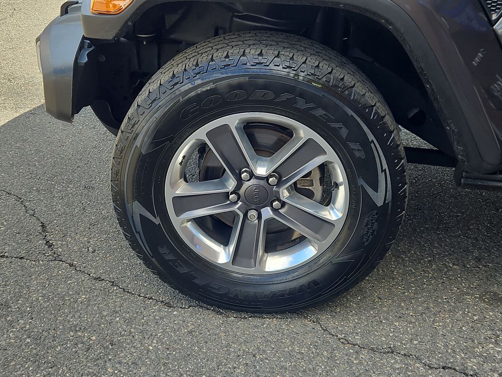 2021 Jeep Wrangler Unlimited Sahara photo