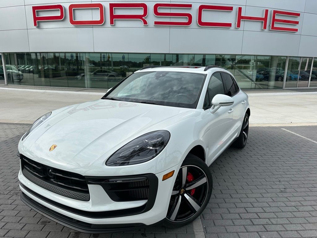 Thumbnail: 2023 Porsche Macan - 1