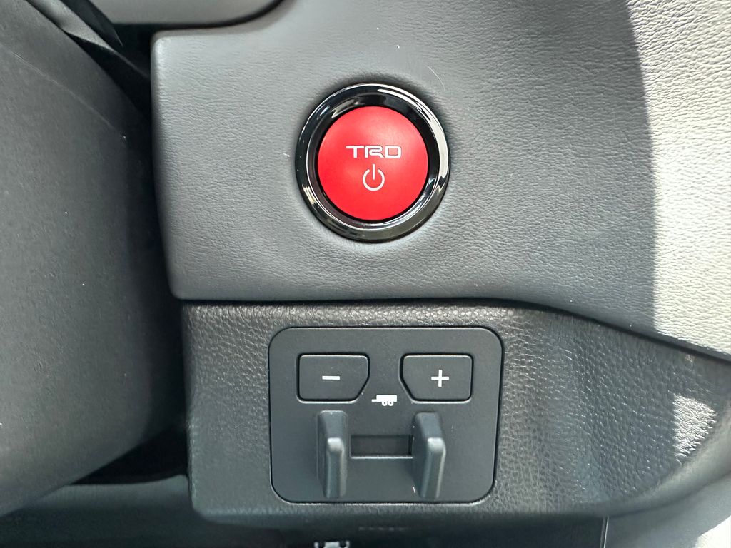 2025 Toyota Tundra Hybrid Platinum