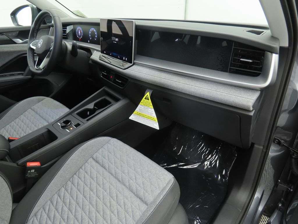 Thumbnail: 2025 Volkswagen Tiguan - 17