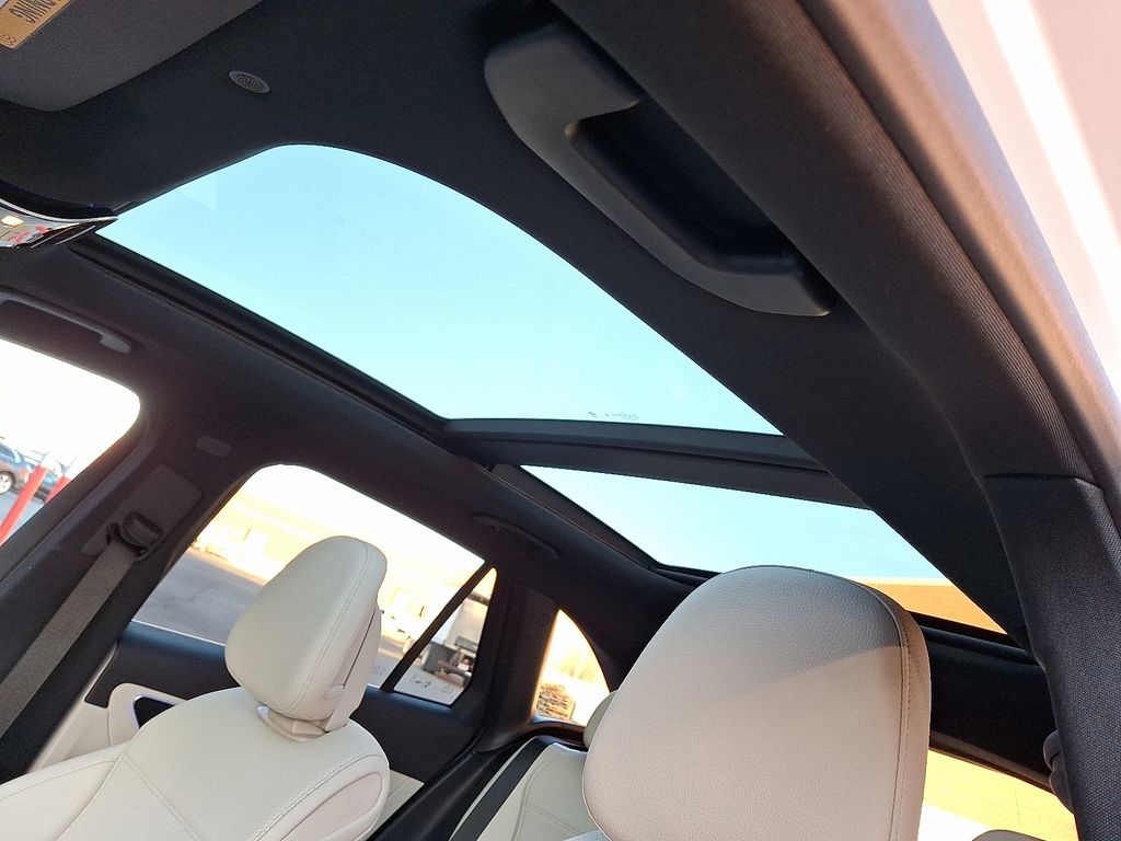 Thumbnail: 2026 Mercedes-Benz GLC - 10